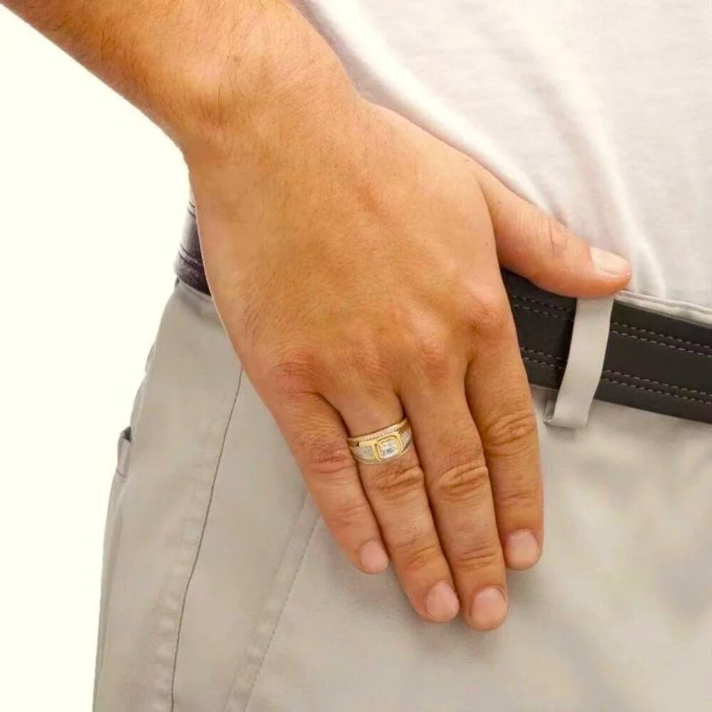 🆕 Men's Princess Cut 1.50 Ctw, Micro Pave Diamond Ring 18K Yellow Gold 🆕 - Picture 5 of 6